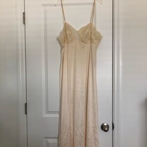 Vintage 1960s Flair Lingerie Elegant Cream Lace Nightgown